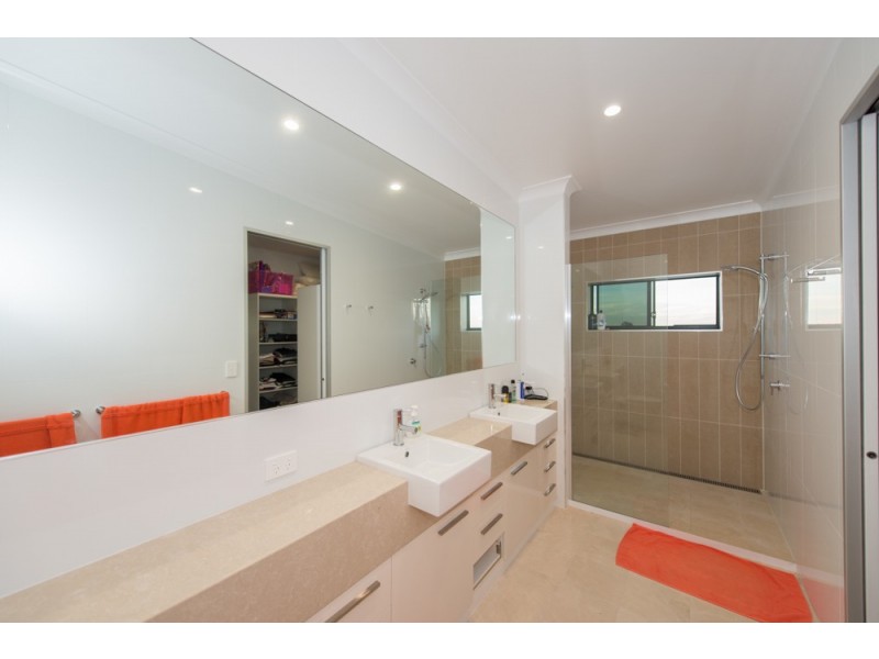 37 Lighthouse Drive, Boyne Island QLD 4680