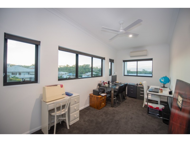 37 Lighthouse Drive, Boyne Island QLD 4680