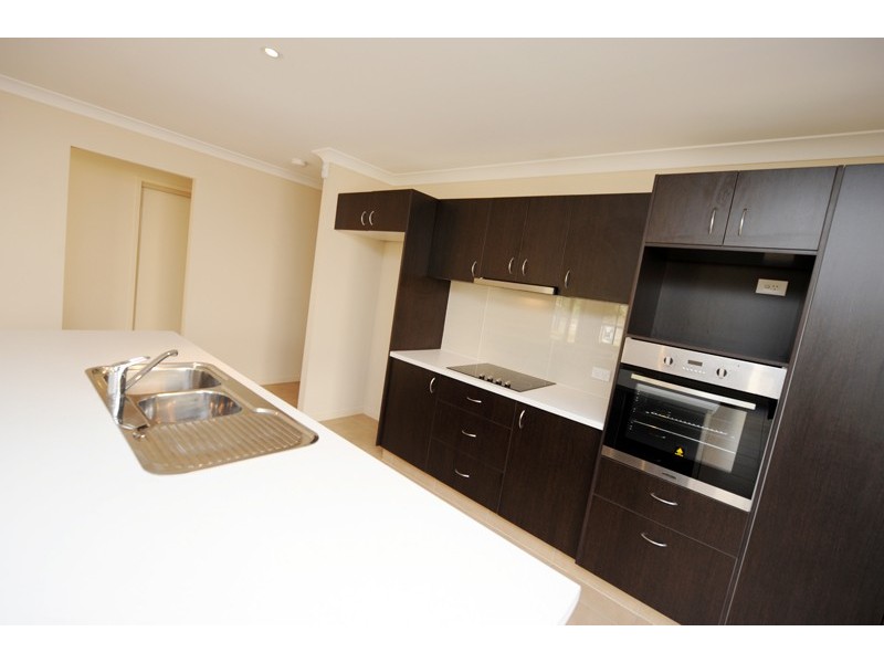 28 Liriope Drive, Kirkwood QLD 4680