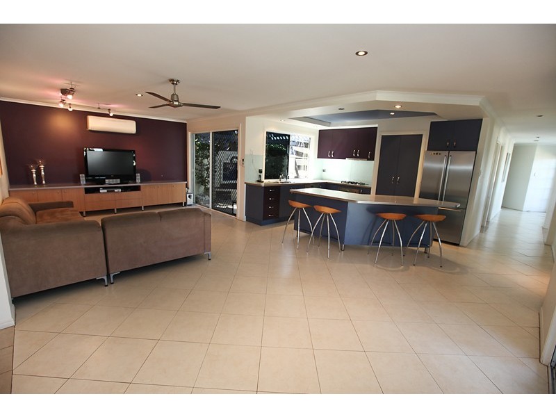 28 Wivenhoe Close, Clinton QLD 4680
