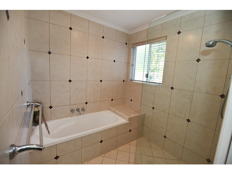 28 Wivenhoe Close, Clinton QLD 4680