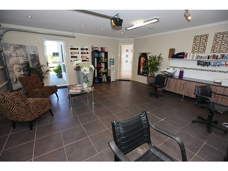 28 Wivenhoe Close, Clinton QLD 4680
