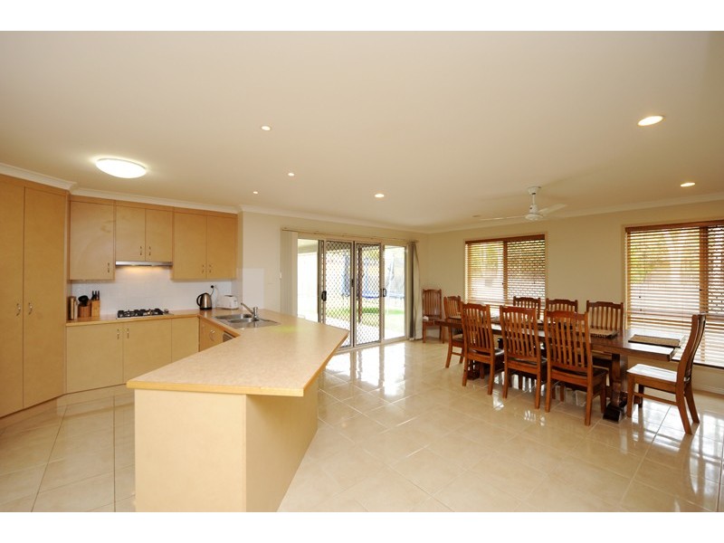 6 Larcom Rise, West Gladstone QLD 4680