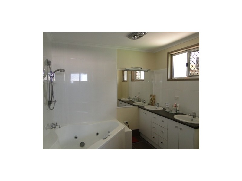 59 Aramac Drive, Clinton QLD 4680