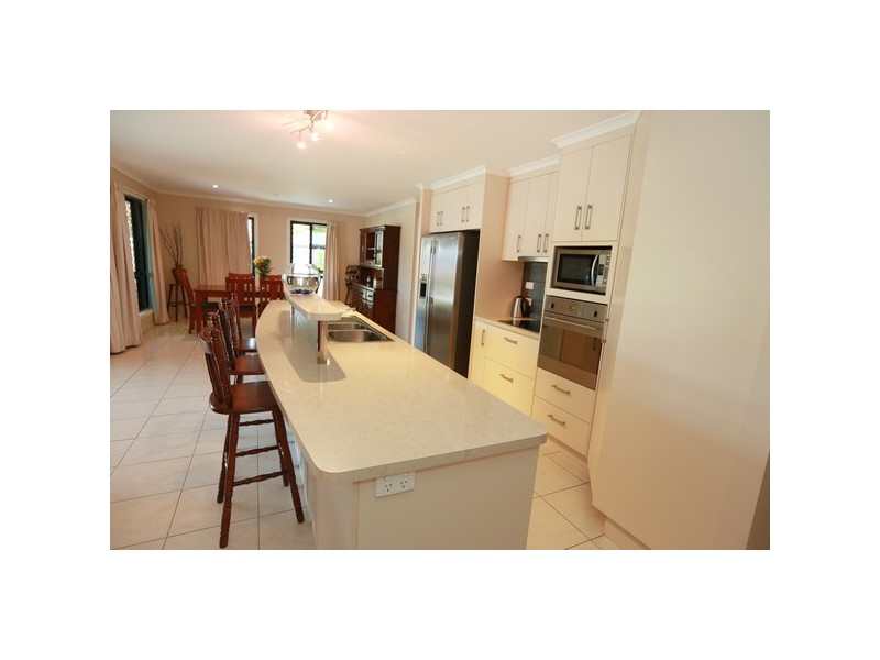 17 Reinaerhoff Crescent, Glen Eden QLD 4680