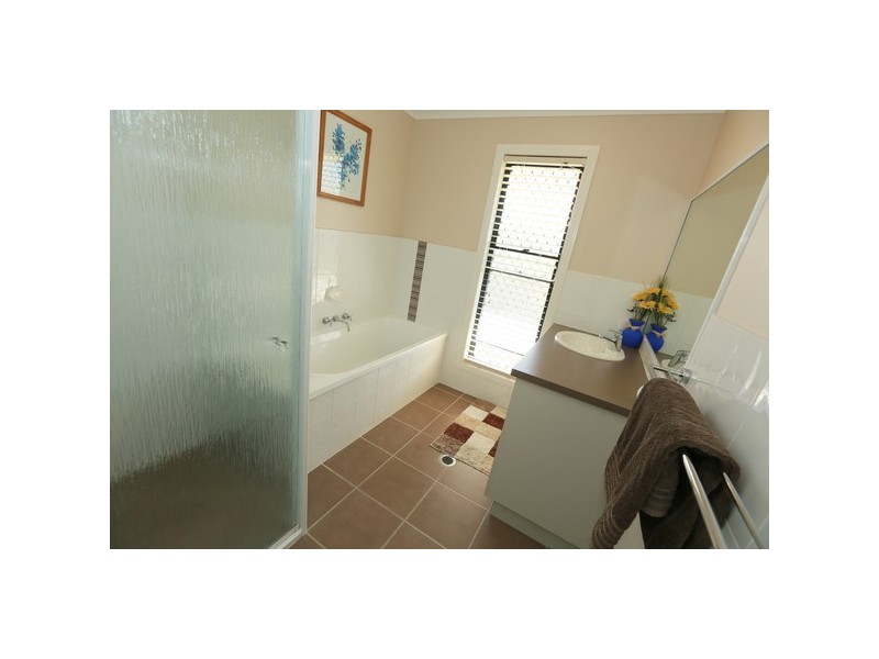 17 Reinaerhoff Crescent, Glen Eden QLD 4680