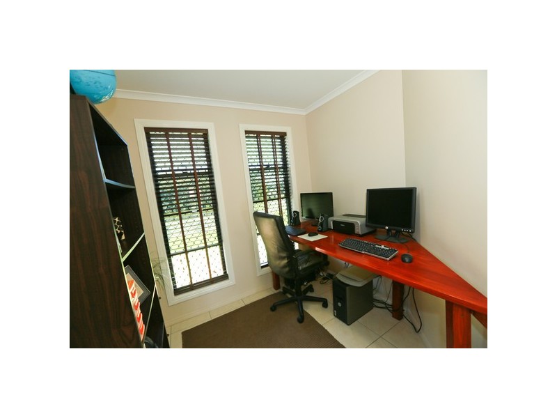 17 Reinaerhoff Crescent, Glen Eden QLD 4680