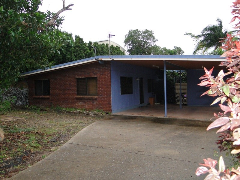 16 Far Street, West Gladstone QLD 4680