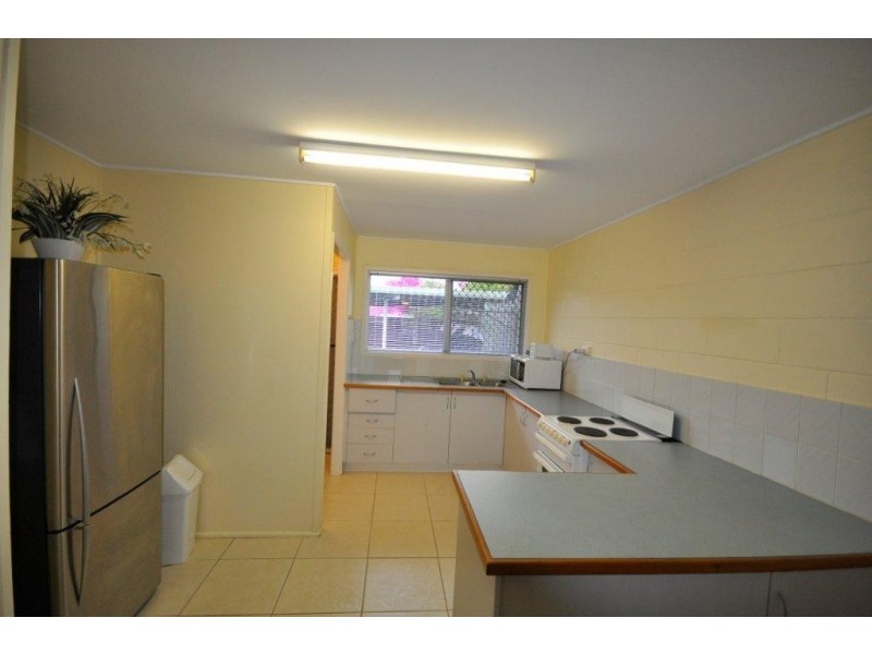 2/30 WISTARI ST, Clinton QLD 4680