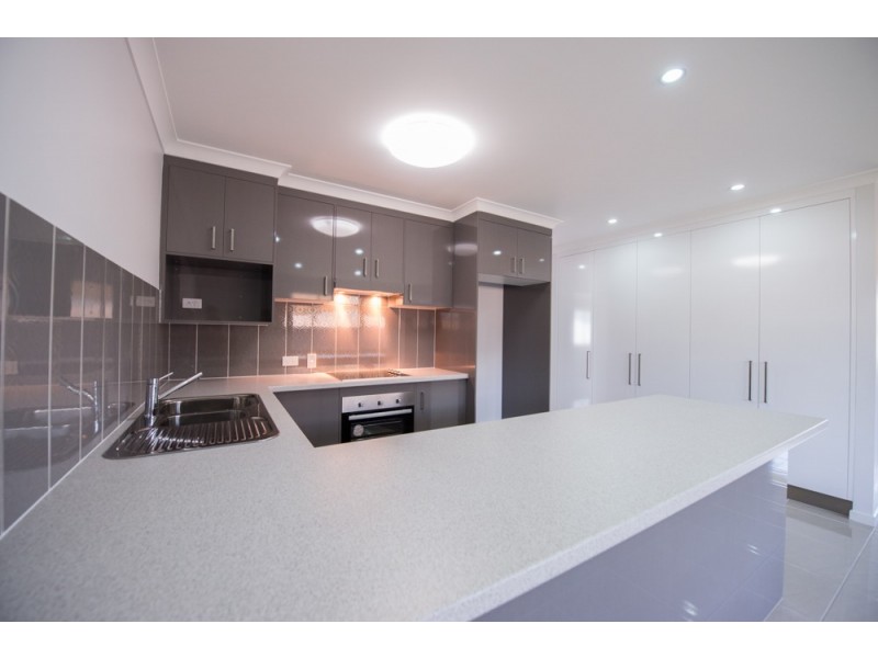 48 Broadwater Place, New Auckland QLD 4680