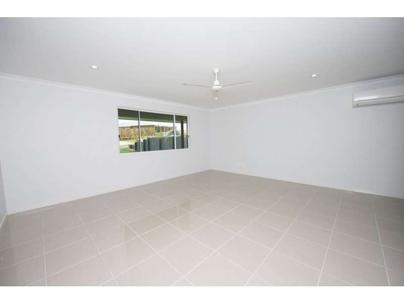 48 Broadwater Place, New Auckland QLD 4680