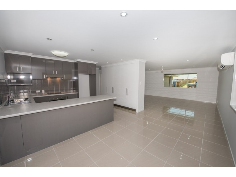 48 Broadwater Place, New Auckland QLD 4680