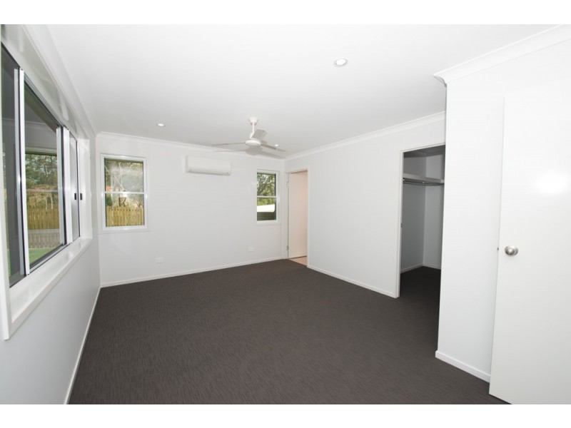 48 Broadwater Place, New Auckland QLD 4680