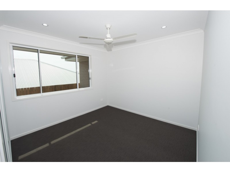 48 Broadwater Place, New Auckland QLD 4680