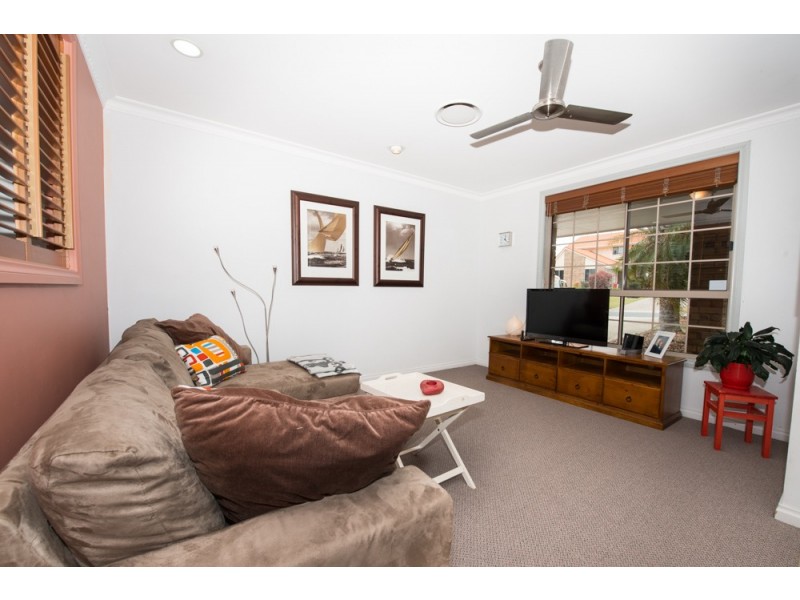 6 Sovereign Crt, Clinton QLD 4680