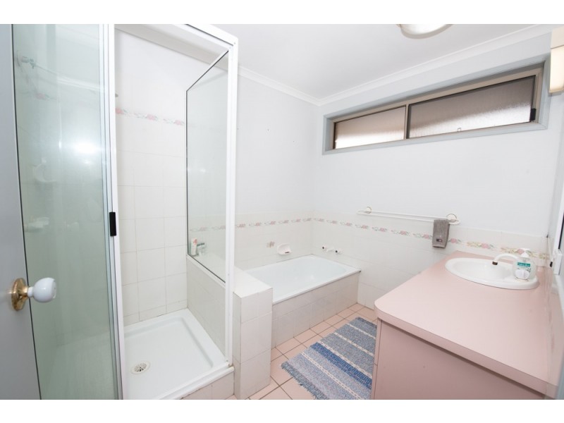 6 Sovereign Crt, Clinton QLD 4680