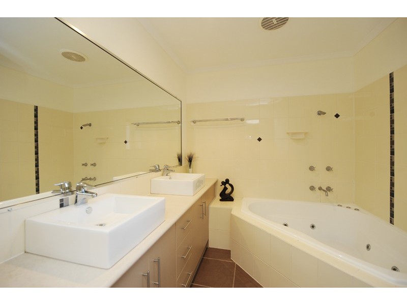 29 Beezley Street, Glen Eden QLD 4680