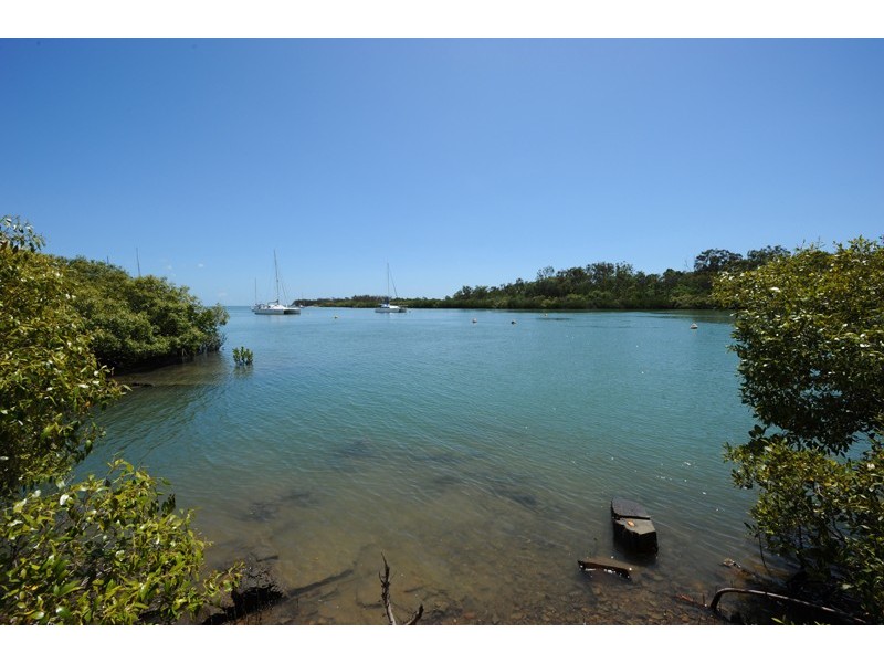 11 River Drive, Boyne Island QLD 4680