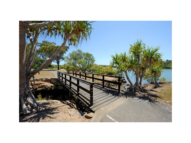 11 River Drive, Boyne Island QLD 4680