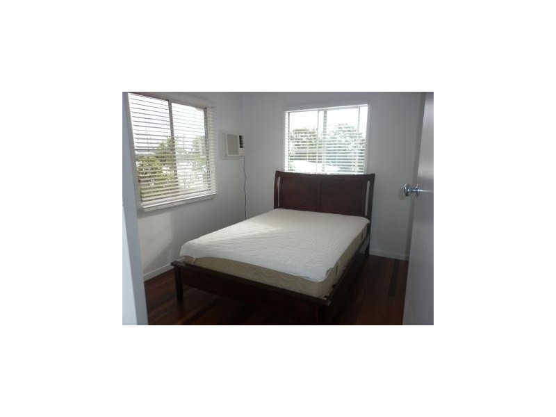 2/3 SAM STREET, West Gladstone QLD 4680