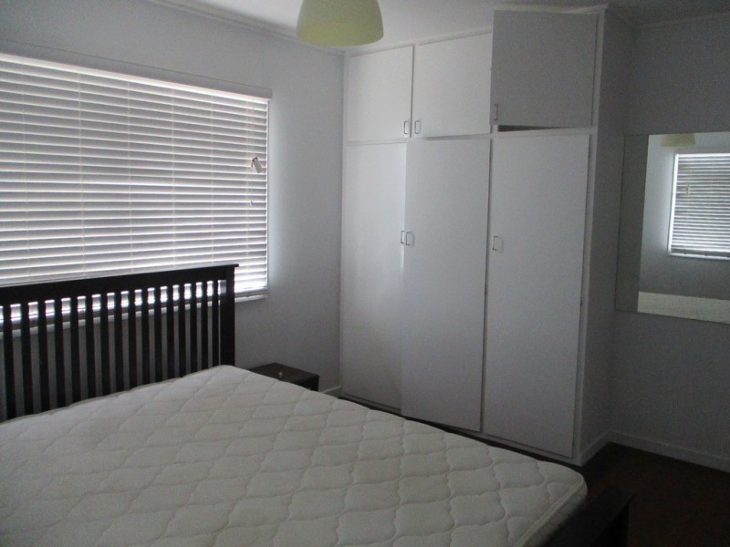 2/3 SAM STREET, West Gladstone QLD 4680