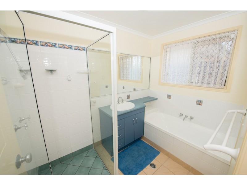 71 EMMADALE DVE, New Auckland QLD 4680