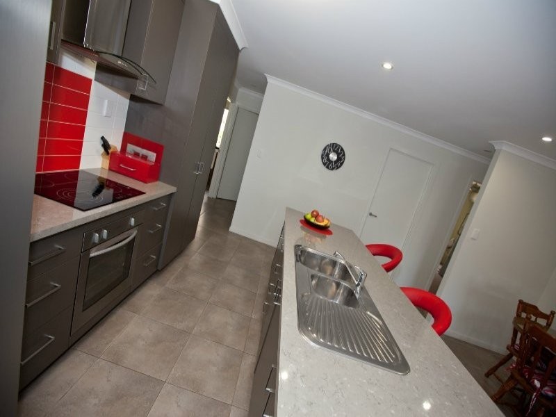 6 Spence Court, Kirkwood QLD 4680