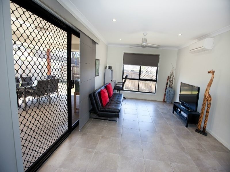 6 Spence Court, Kirkwood QLD 4680