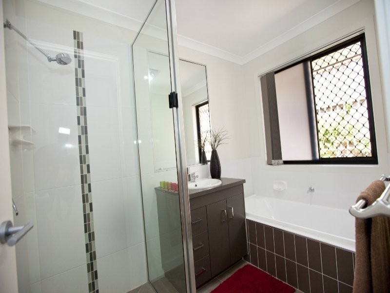 6 Spence Court, Kirkwood QLD 4680