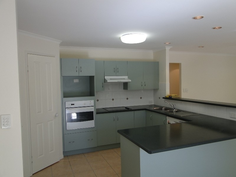 61 PENDA AVE, New Auckland QLD 4680