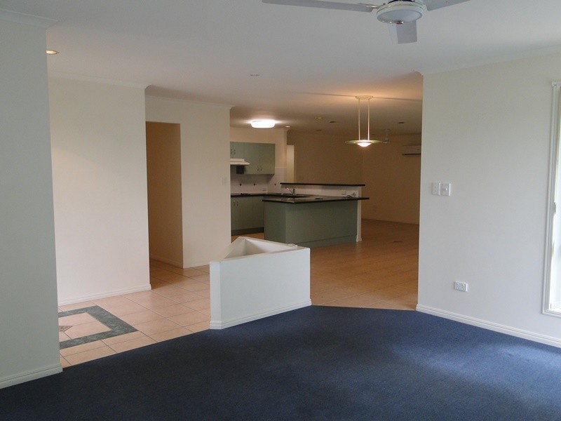 61 PENDA AVE, New Auckland QLD 4680