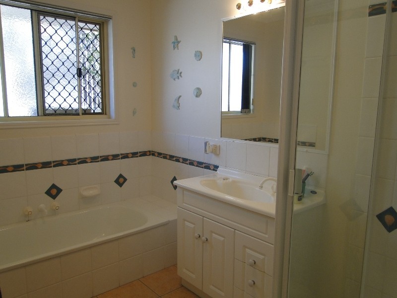 61 PENDA AVE, New Auckland QLD 4680