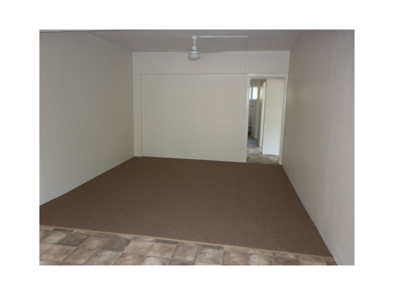 1/32 BOLES ST, West Gladstone QLD 4680