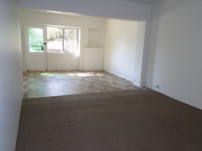 1/32 BOLES ST, West Gladstone QLD 4680