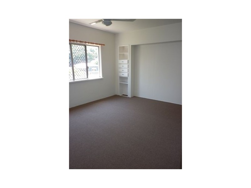 1/32 BOLES ST, West Gladstone QLD 4680