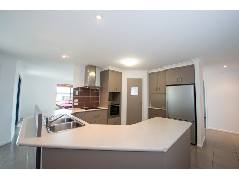 13 Panorama Court, Glen Eden QLD 4680