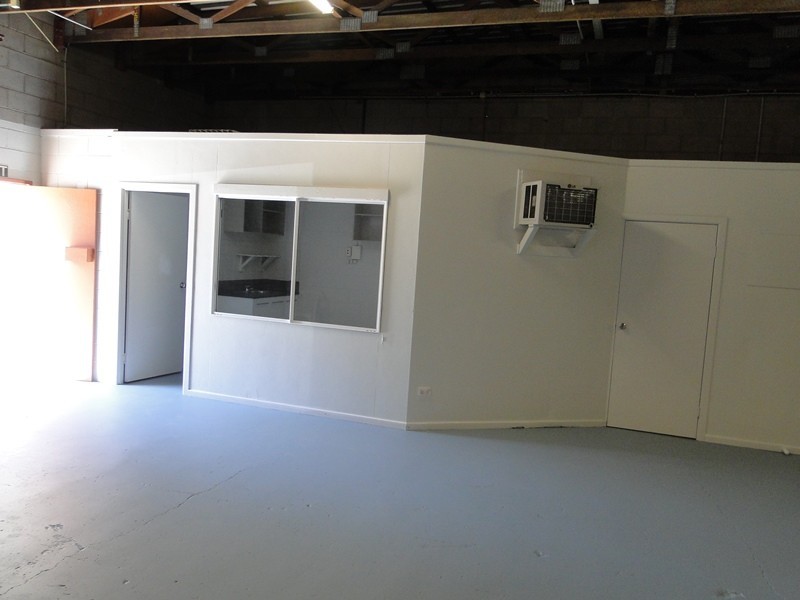 SHED 4 2 DENNIS STREET, Boyne Island QLD 4680