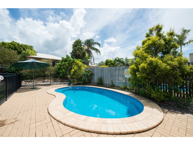 2 Tinaroo Court, Clinton QLD 4680