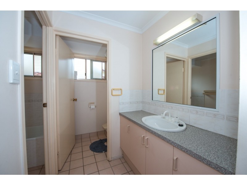 2 Tinaroo Court, Clinton QLD 4680