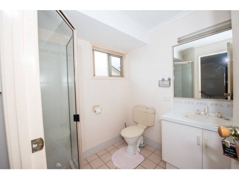 2 Tinaroo Court, Clinton QLD 4680