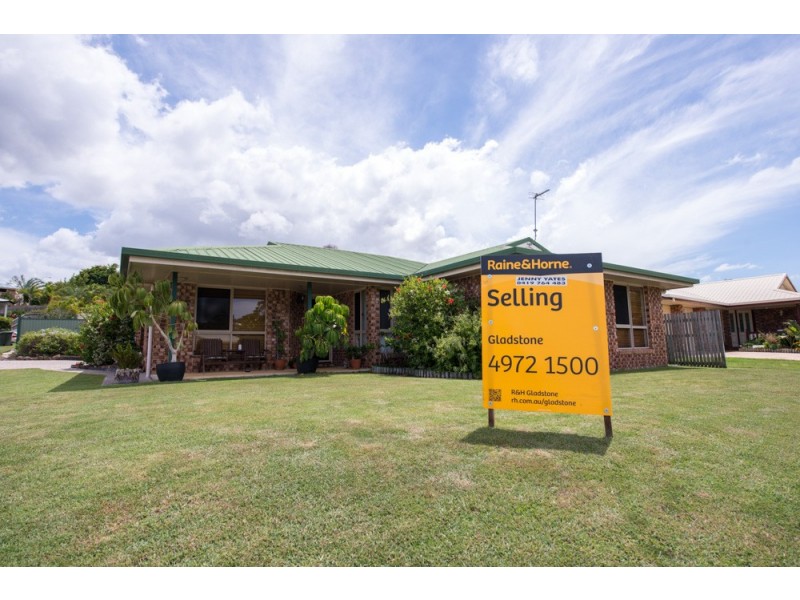 2 Tinaroo Court, Clinton QLD 4680