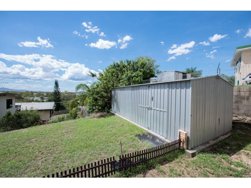 30 Willow Street, New Auckland QLD 4680