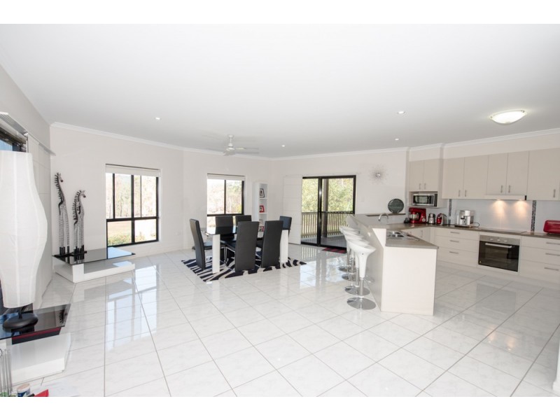 272 Jim Whyte Way, Burua QLD 4680