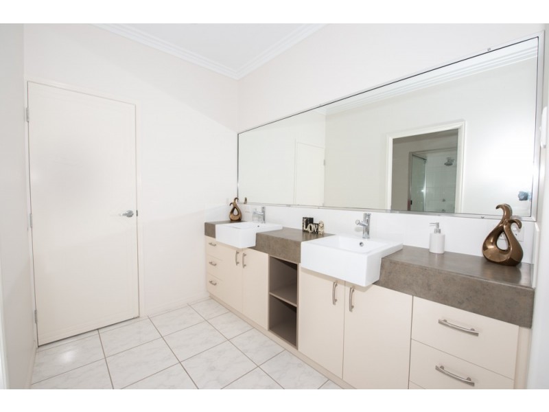 272 Jim Whyte Way, Burua QLD 4680
