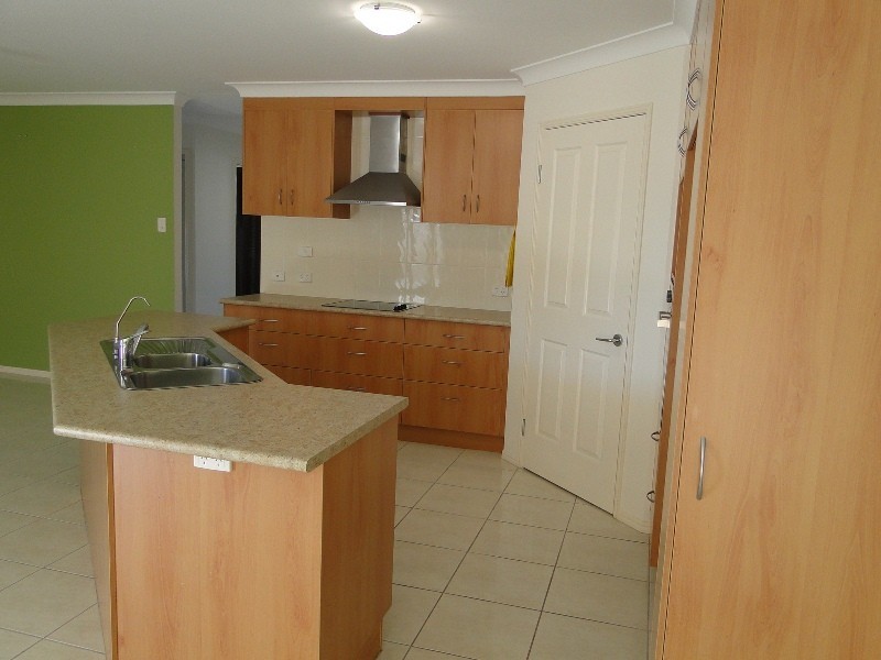 94 Penda Avenue, New Auckland QLD 4680