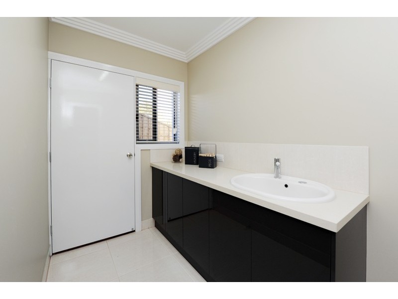 48 Koowin Drive, Kirkwood QLD 4680