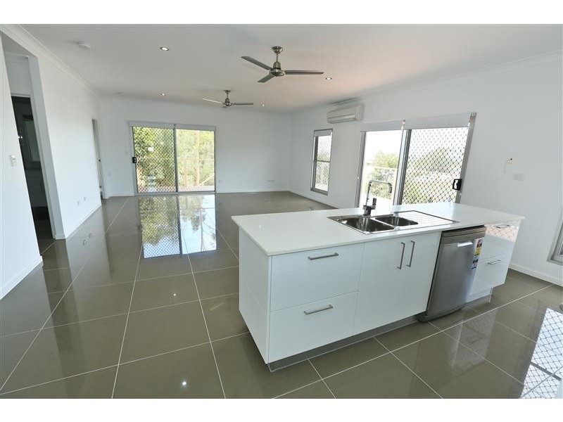 18 Ouston Place, South Gladstone QLD 4680