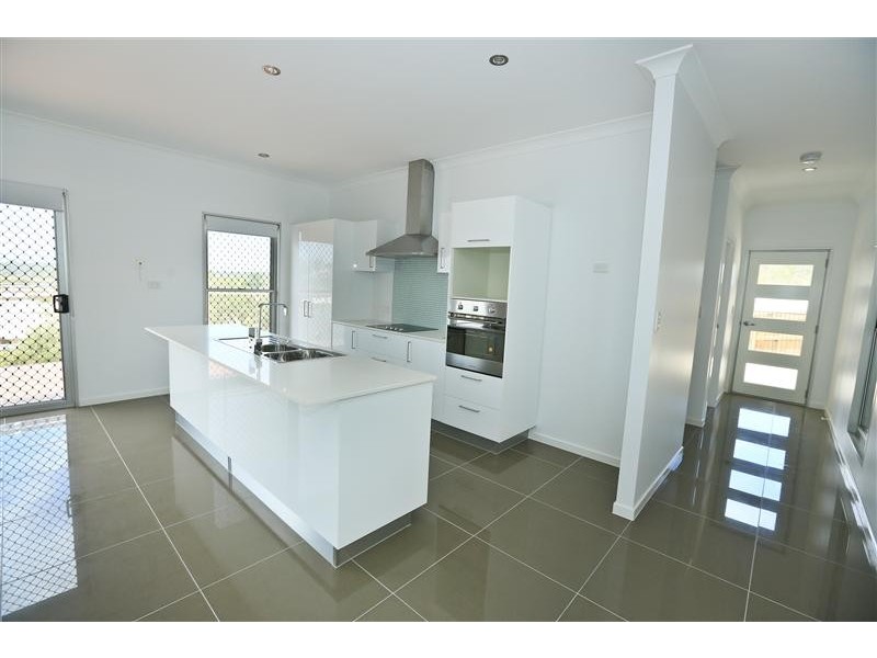 18 Ouston Place, South Gladstone QLD 4680