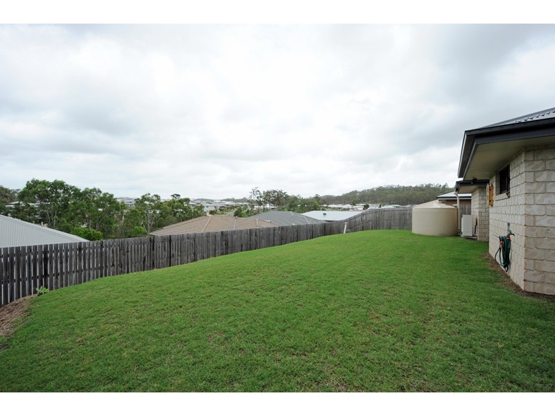 8 Gumnut Place, Kirkwood QLD 4680