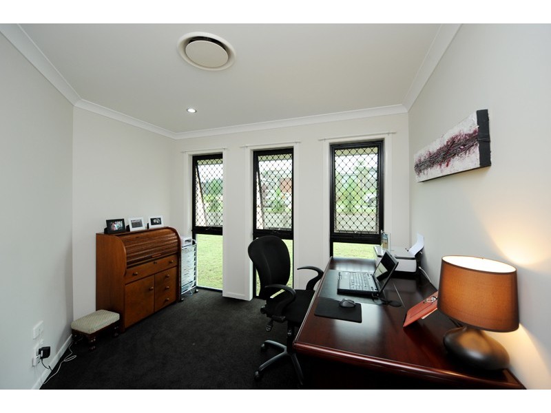 8 Gumnut Place, Kirkwood QLD 4680